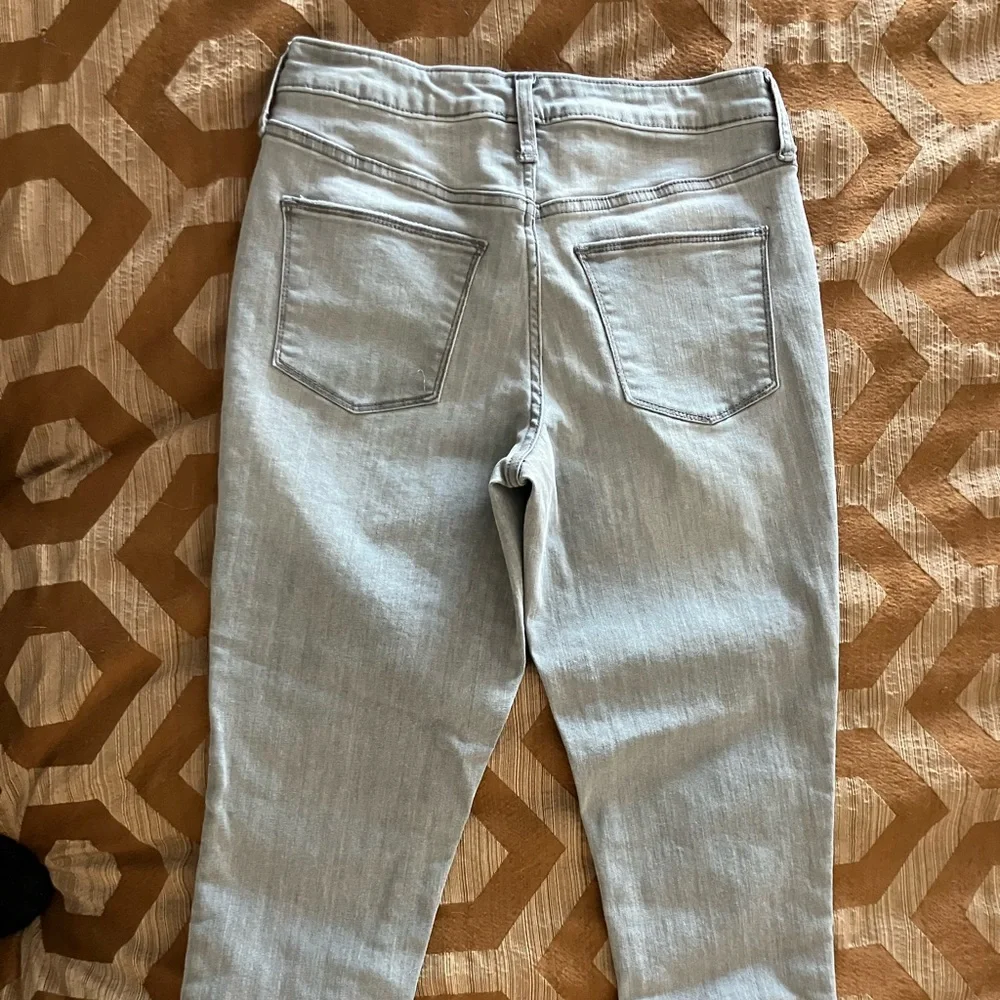 Universal Thread Cropped Jeans - Picture 2 of 3